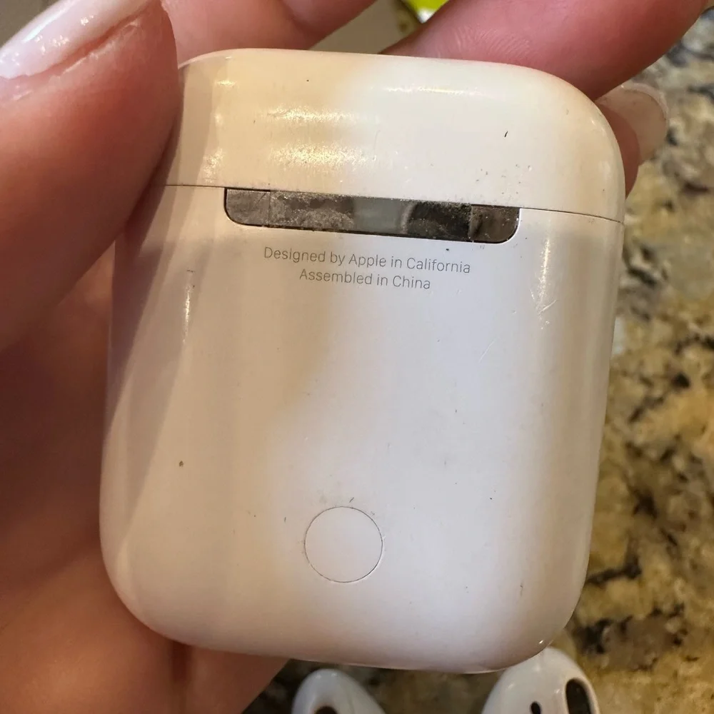 Apple AirPods second generation barely used and clean!